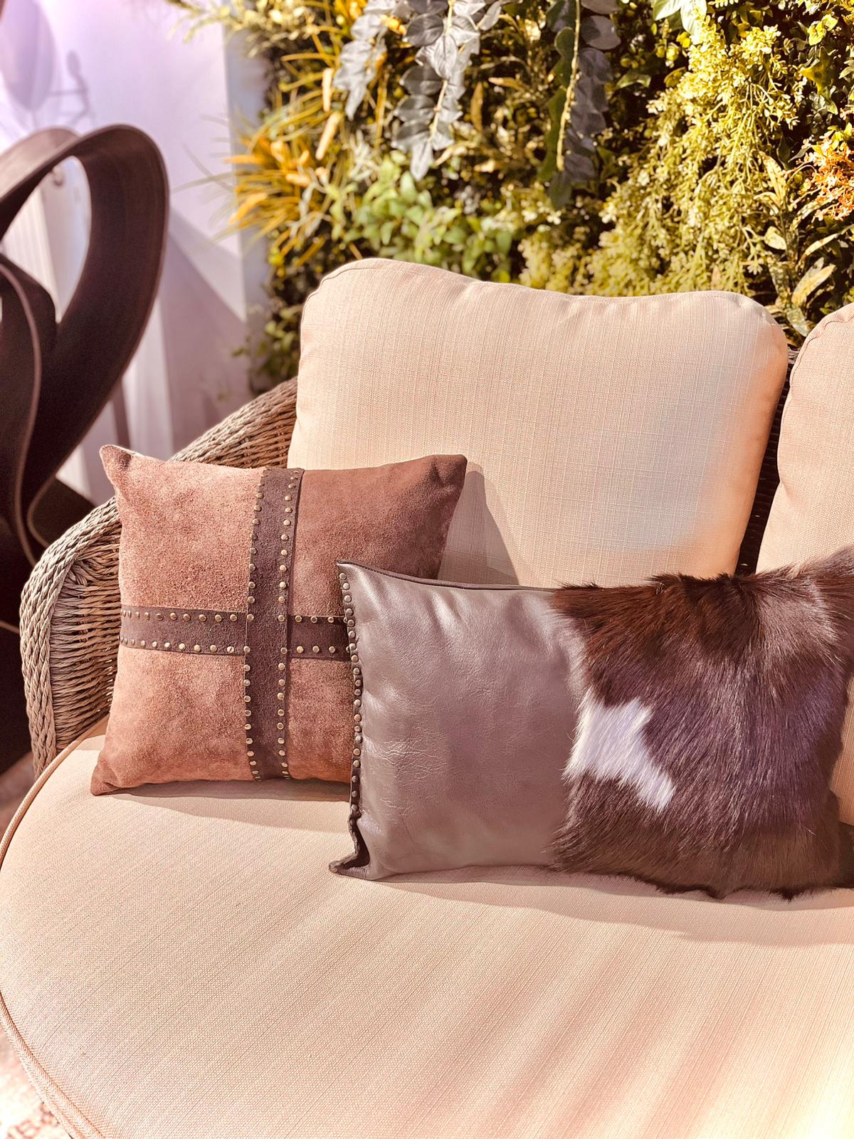 Zımbalı süet kırlent